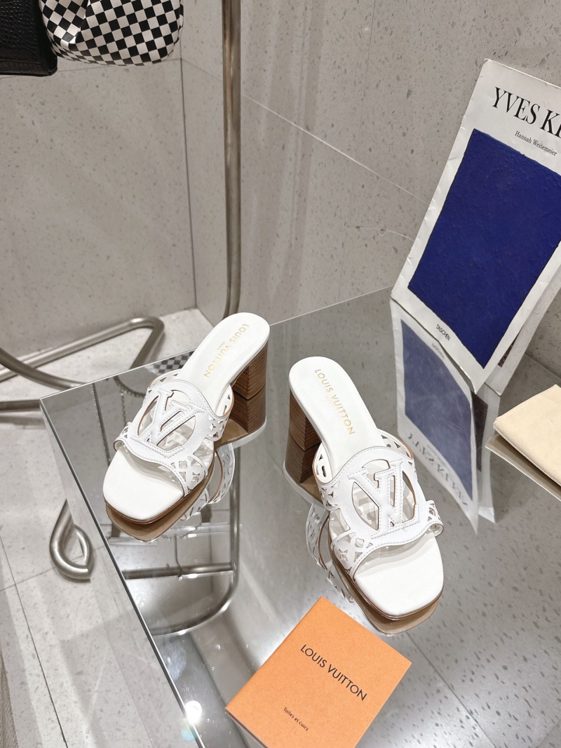 l0vis Vvtt0n slippers